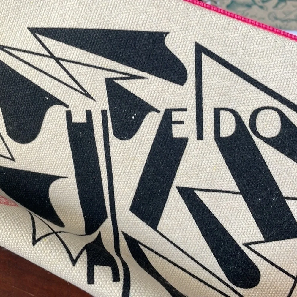 Shisheido pink lined zippered makeup bag New without tags
